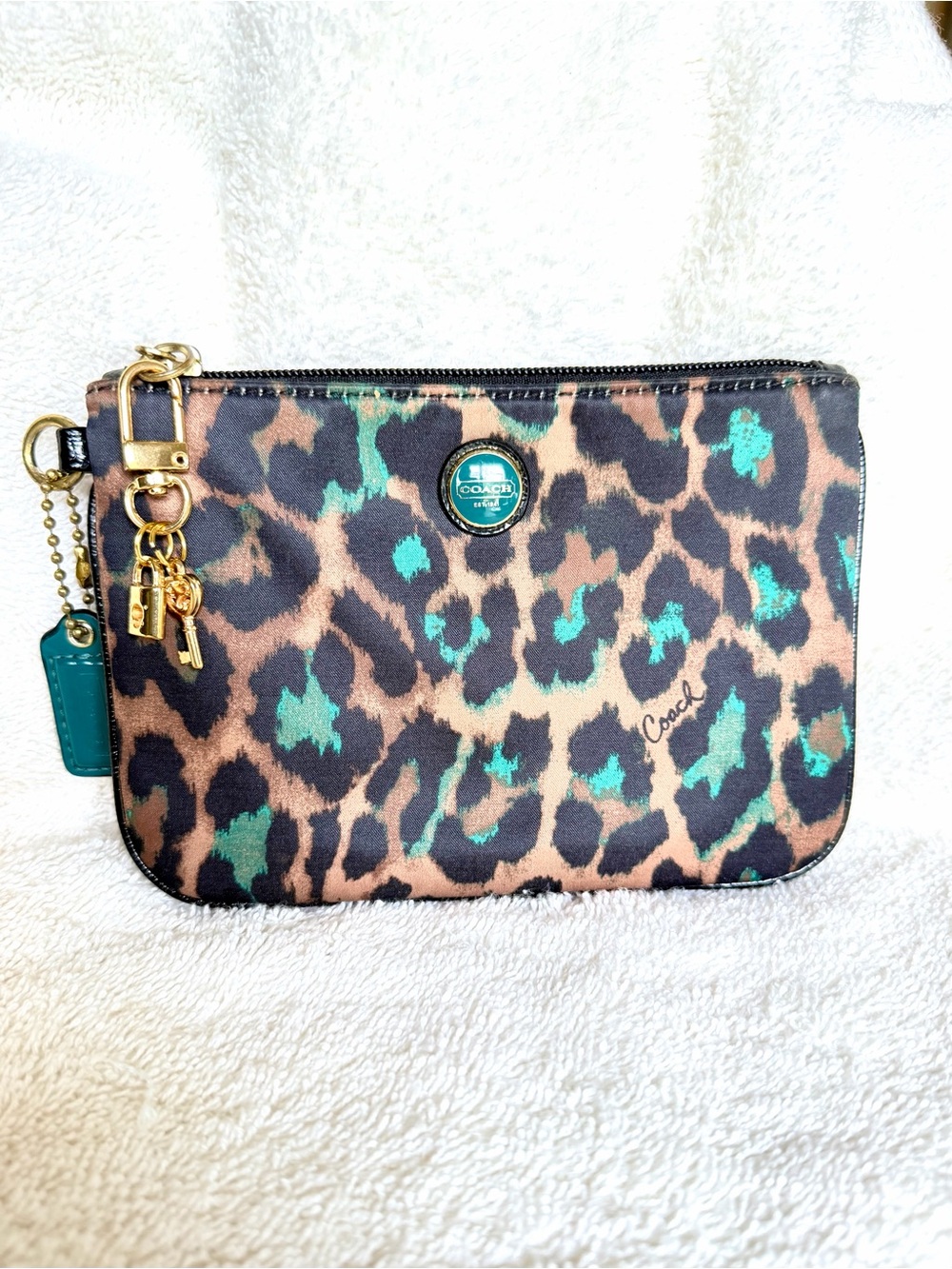 Coach Leopard-Print small clutch in Brown and Teal with teal hangtag and logo